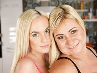 Vinna Reed, Pam Pink - Sărutând fundul mamei mele