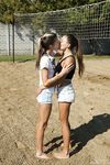 Gina Gerson & Talia Mint - Sex în grădină