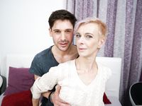 Belinda Bee - Soție în vârstă