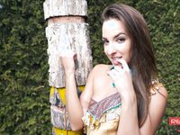 Amirah Adara - Tânără amantă