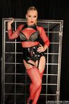 Christina Bella și Kathia Nobili și Irina Bruni fac sex bdsm