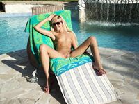 Cayenne Klein și Summer Brooks își ling buzele