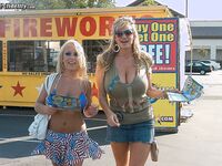 Jessica Moore și Kelly Madison au o partidă în trei