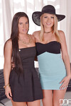 Athina Love și Lucy Heart sug pula
