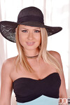 Athina Love și Lucy Heart sug pula