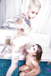 Porno lesbian al lui Kristen Scott și Leigh Raven