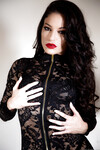 Kitty Sins făcând sex în fund