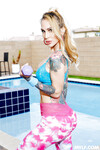 Sarah Jessie blonda milf sportivă