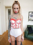 Sasha Beart milf-ul sălbatic tatuat