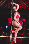 Abigail Mac și Nicolette Shea se fut în bar