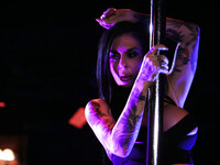 Joanna Angel nenorocita de stripteuză