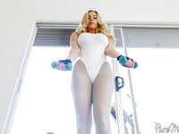 Olivia Austin milf sexy și sportivă