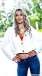 Mandy Rhea blonda cu sâni mari