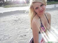 Stella Banxxx Tipa blonda cu sanii mari