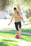 Megan Salinas, fotbalista cu sâni mari