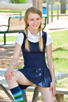 Sharlotte, școlărița drăguță de 18 ani