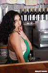 Gabriela Lopez fute în bar