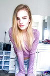 Natalie Knight, tipa blondă foarte sexy