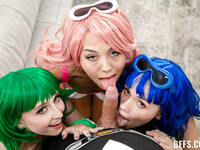 Cosplayes babes futute