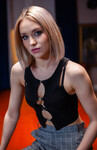 Zazie Skymm, Veronica Leal şi porumbelul dakota sunt excitaţi unul de celălalt
