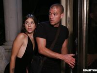 Isabel Moon îl face pe prietenul ei pompos să se simtă mai bine