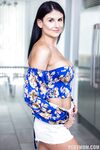 Păr negru matur Sienna Rae profund futut și plin