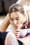 Sporturi blonde MILF Venera Maxima greu futut pe podea
