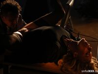 Pasarica lui Brittany Bardot se fute tare