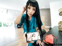 Marica Hase, frumoasă asistentă japoneză în pat devine sex dur