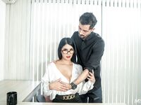 Păsărica Amandei Rabbit e linsă şi futută pe masă