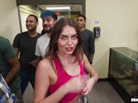 Selina Bentz curva mica devine sex oral ei brutal futut