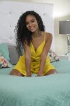 Sex în trei cu Alena Croft şi Scarlit Scandal sexy