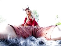 Blondă Jessica Ryan devine taxa ei rece din exterior