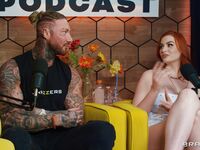 Fete tatuate Abigail Morris și Toochi Kash împart lupul roșu