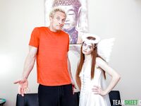 Redhead Reese Robbins devine un dracu 'decent în camera de zi