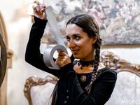 Freya Von Doom şi Claire Roos şi-o trag unul altuia ca la sfârşitul lumii