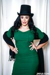 Mama cu părul negru Sheena Ryder primeşte o recompensă lipicioasă după sex oral