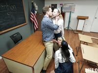 Britt Blair, Penelope Woods şi Kallie Taylor strică un tip norocos în clasă