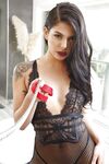 Gina valentina megkapja a ragacsos jutalmát egy alapos baszás után