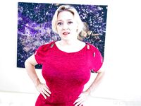 Dee Williams şi domnişoara Whitney Morgan îl răsfaţă pe norocosul cu vedere la pov