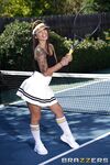 Tattoo tenis fată Gina Valentina pe teren deschis dracu 'Xander corvus