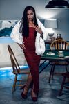 Kira noir şi Jane Wilde păsărică lesbiană sălbatică lins pe canapea