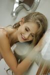 Tiffany Tatum este un slăbănog blond porno pizda futut la bile