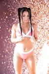 Daphne cu codiţe klyde şi păr negru suge doi tipi sexy şi afară