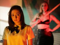 Lily Jordan, Mona Wales - Profesoară perversă