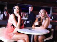 Ava Koxxx - Curvă de lux futută în fund