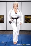 Alura Jenson - Antrenorul sexy de karate