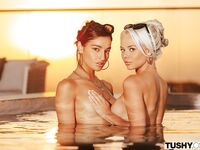 Elsa Jean, Emily Willis - Lingere lesbiană