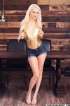 Elsa Jean - Adolescentă blondă sexy