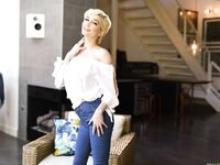 Lena Paul și Skye Blue - prietene perverse
